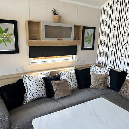 The Pods At Haulfryn Caravan Park Whitford Εξωτερικό φωτογραφία