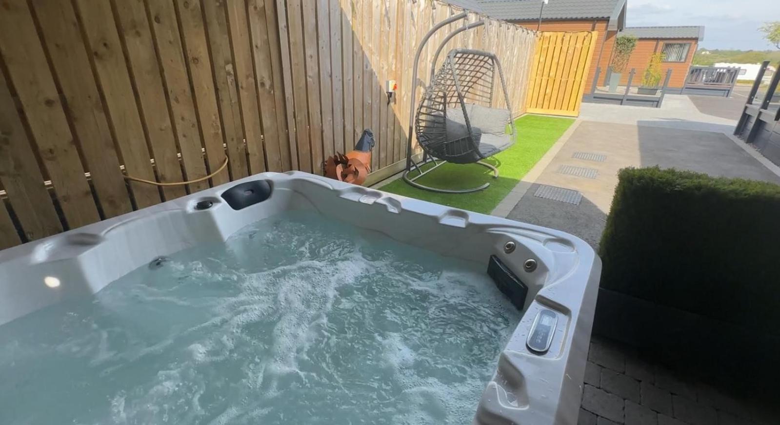 The Pods At Haulfryn Caravan Park Whitford Εξωτερικό φωτογραφία
