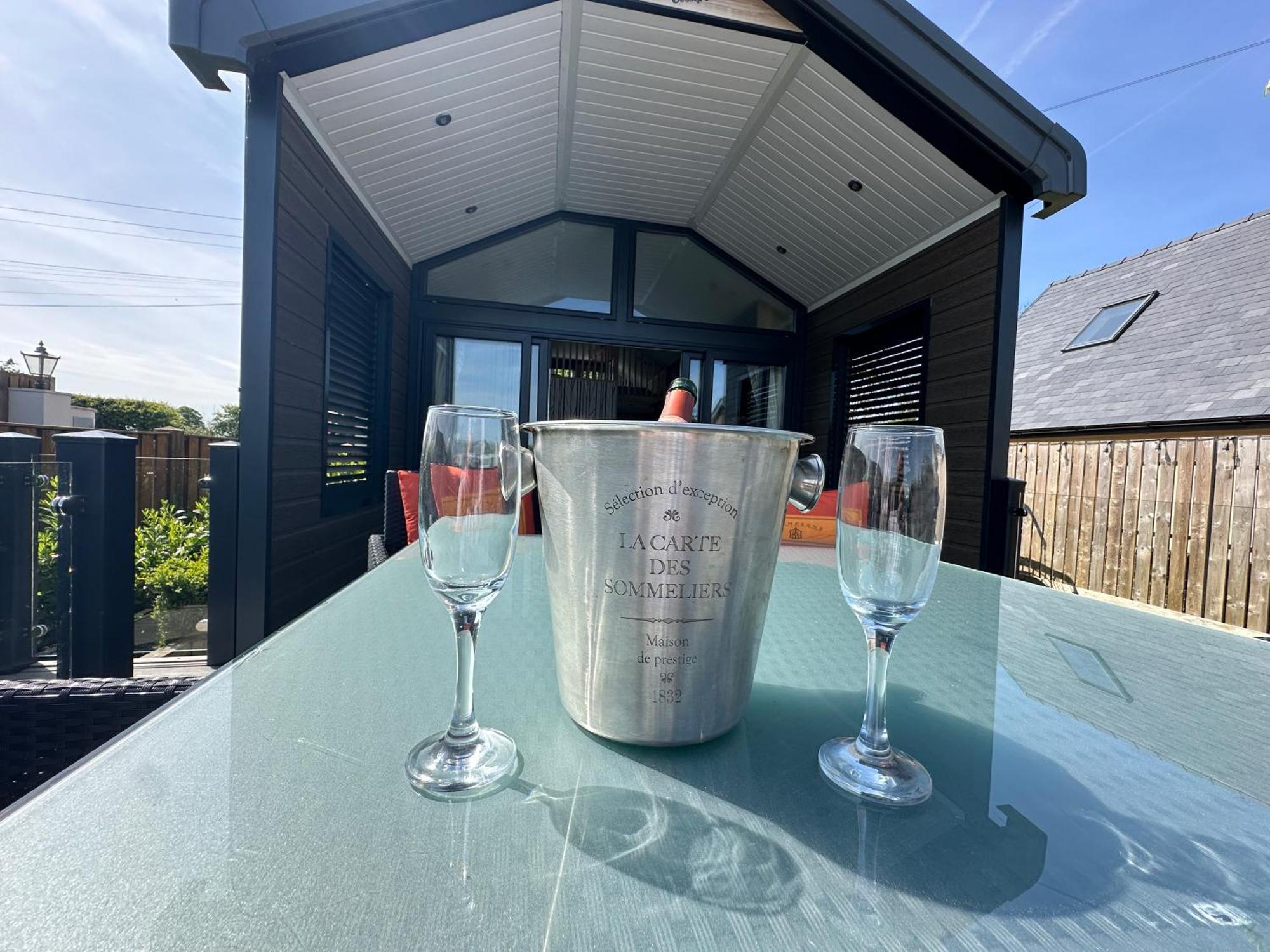 The Pods At Haulfryn Caravan Park Whitford Εξωτερικό φωτογραφία